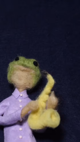 La Grenouille Saxophoniste — stop motion animation by Infanti Studio